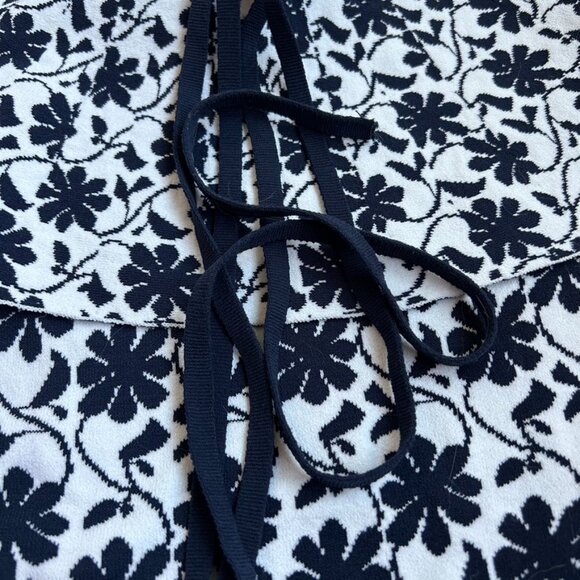 Club Monaco White & Navy Rowlen Blue Floral‎ Off Shoulder Knit Women's Top Small - Picture 7 of 14